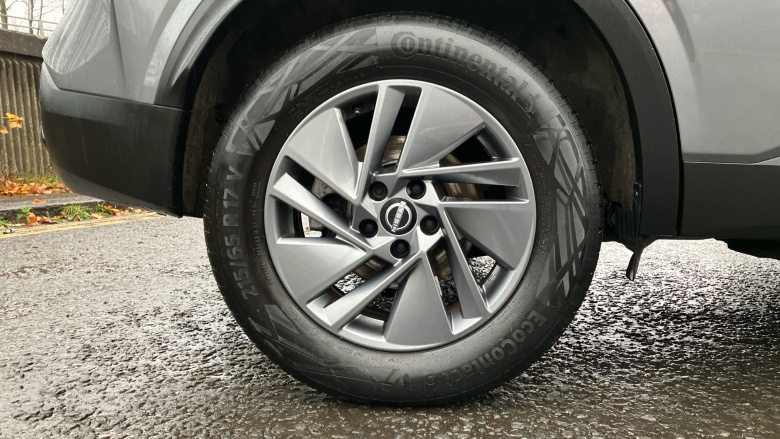 Nissan Qashqai 1.3 DiG-T MH Acenta Premium 5dr Petrol Hatchback